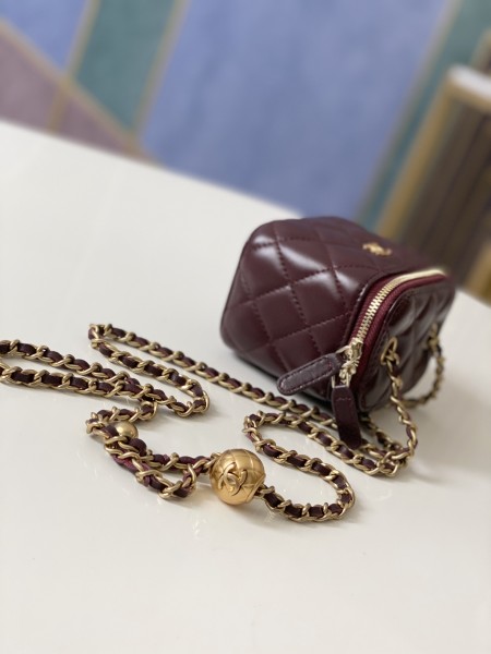 Handbag  Chanel 81136 size  10.5 8.5 7 cm