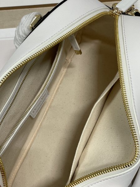  Handbag   Dior  6204  size  34×22×14 cm