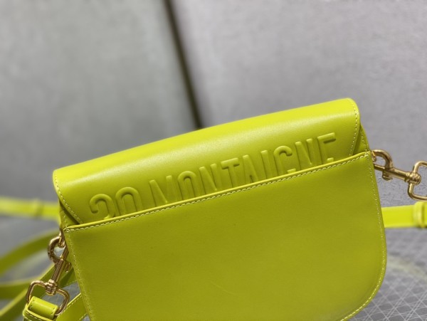 Handbag   Dior  size  22*17*6 cm