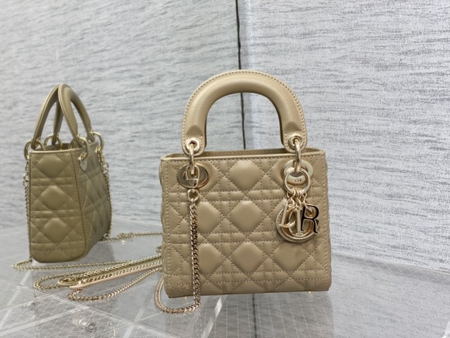  Handbag   Dior   size 17 cm