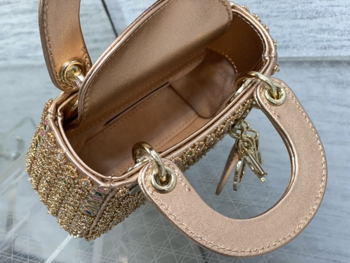 Handbag   Dior  size  12*10*5 cm