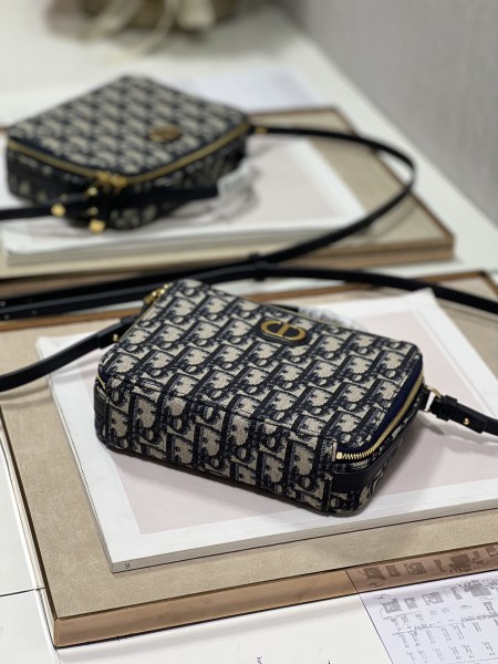 Handbag   Dior  2141  size  18×13×5  cm