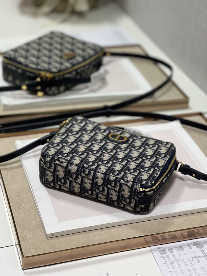 Handbag   Dior  2141  size  18×13×5  cm