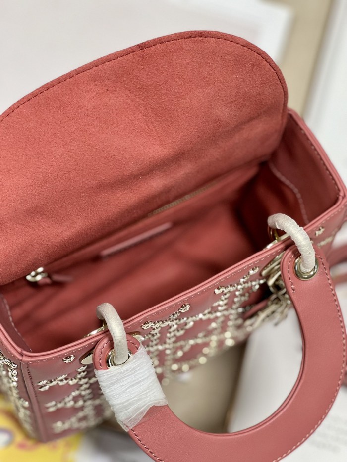 Handbag   Dior   0531  size  20×16.5×8 cm