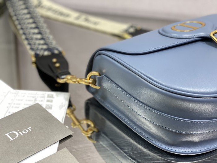 Handbag   Dior  size 27*18*19.5 cm