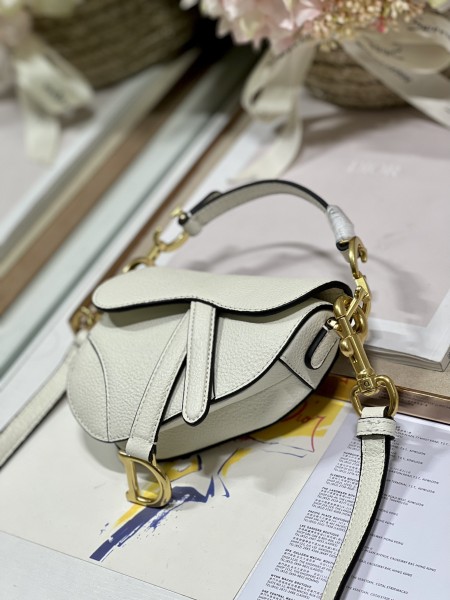  Handbag   Dior 3067 size  12 x 7.5 x 5  cm