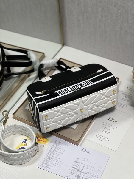  Handbag   Dior  size 34×18×15 cm