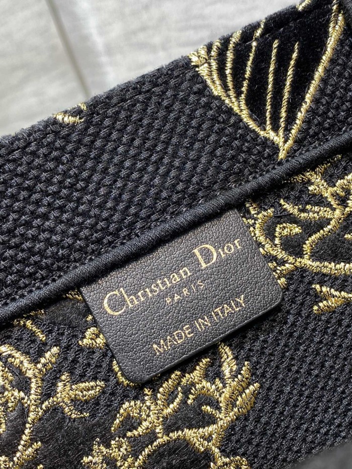 Handbag   Dior  size  42*18*35 cm