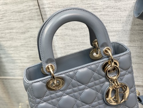  Handbag   Dior   size  20 cm