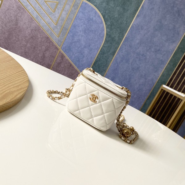 Handbag   Dior 81136  size  10.5 8.5 7 cm