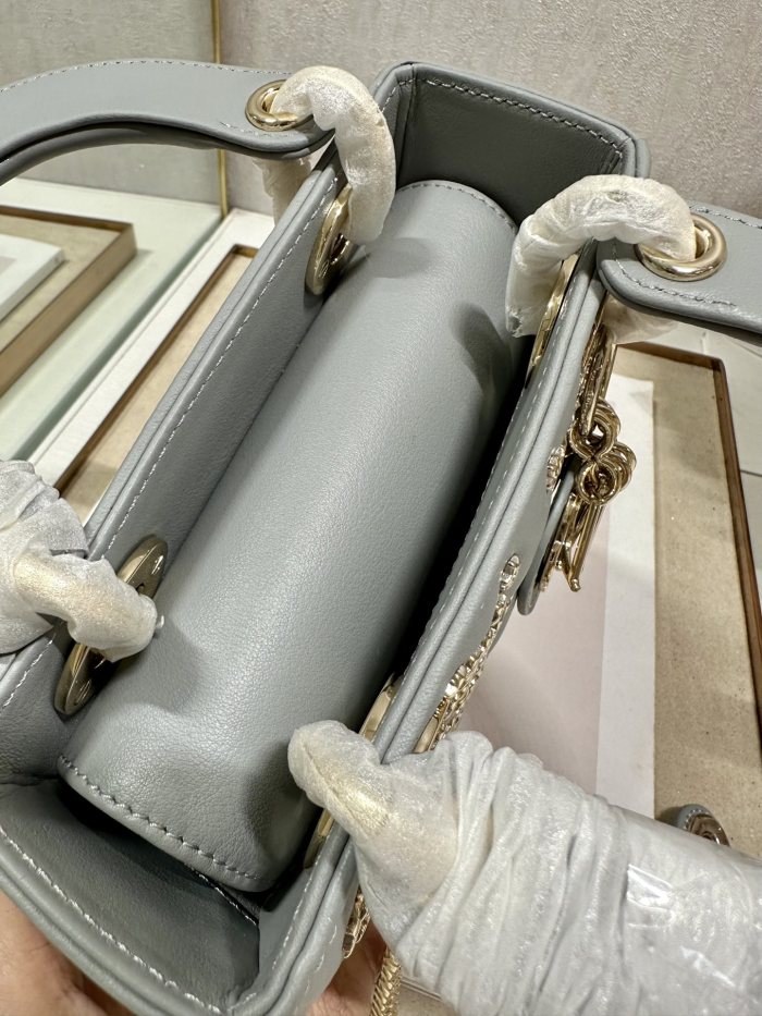 Handbag   Dior 0505  size  17×7.5×14 cm