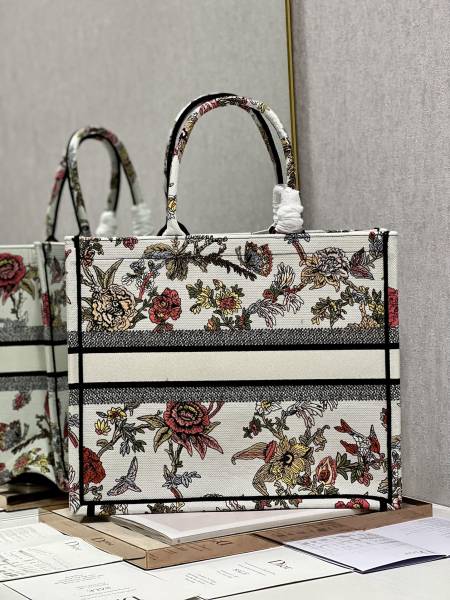 Handbag  Dior 1286  size  41*32 cm