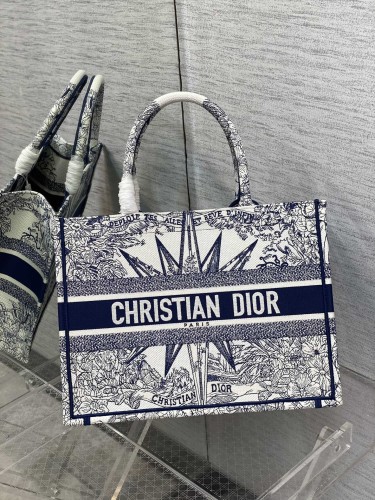 Handbag   Dior  size  36*18*28 cm