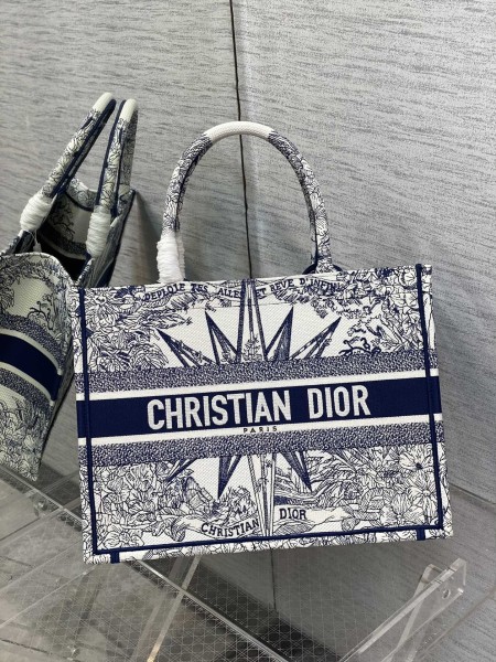 Handbag   Dior  size  36*18*28 cm
