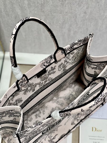 Handbag  Dior  1286  size  41*32 cm