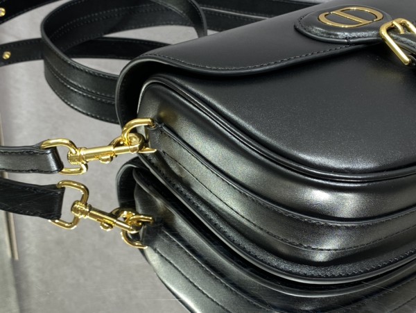 Handbag   Dior  size  22*17*6 cm