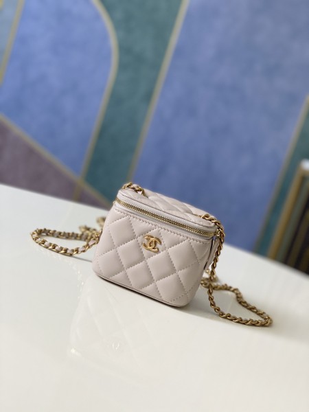 Handbag  Chanel  81136  size  10.5 8.5 7 cm