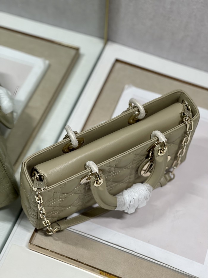 Handbag   Dior 0540 size  26*6*14 cm