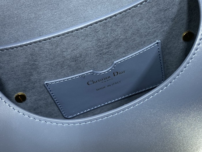 Handbag   Dior  size 22*17*6 cm