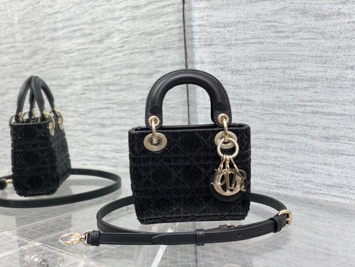 Handbag   Dior  size  12*10*5 cm