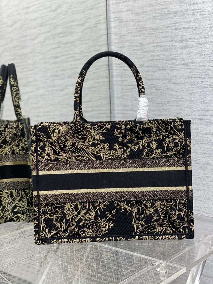 Handbag   Dior  size  36*18*28 cm