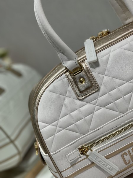  Handbag   Dior  6202  size 34×18×15 cm