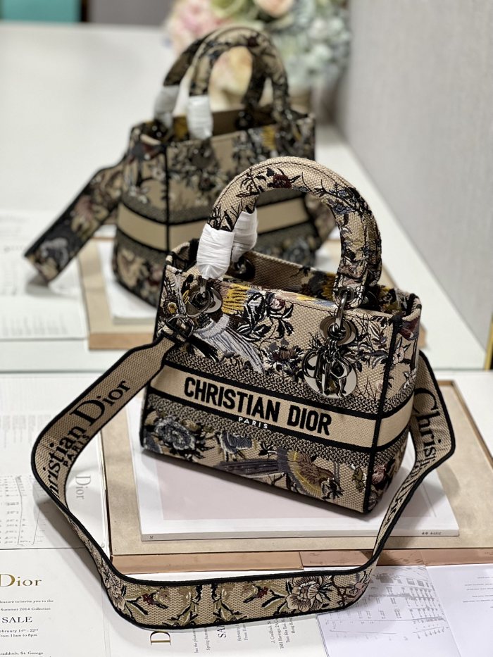 Handbag   Dior  9027  size  24*20*11  cm