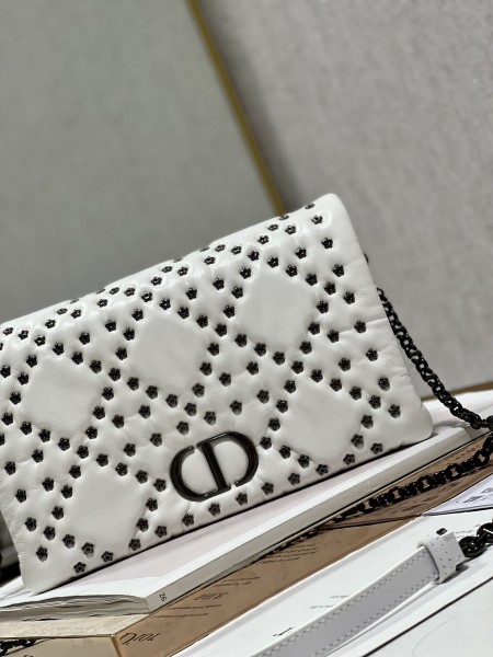  Handbag   Dior  5136  size  24×15×7 cm