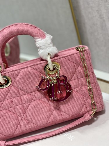 Handbag   Dior 0540 size  26*6*14 cm