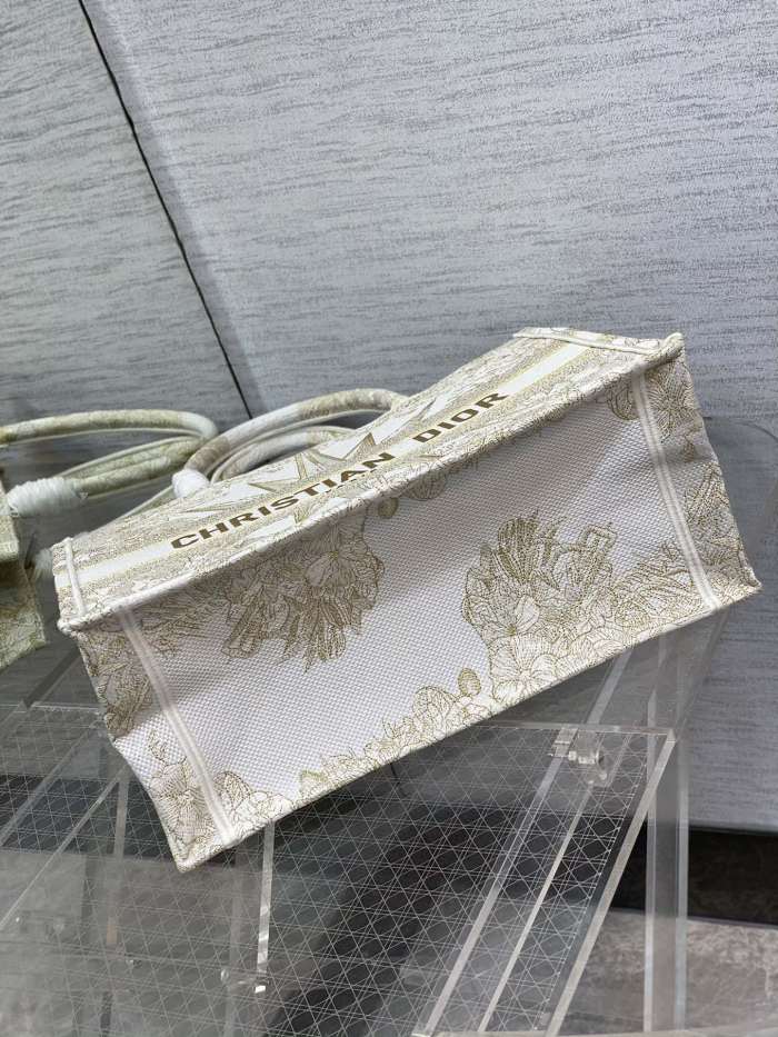 Handbag   Dior  size  36*18*28 cm