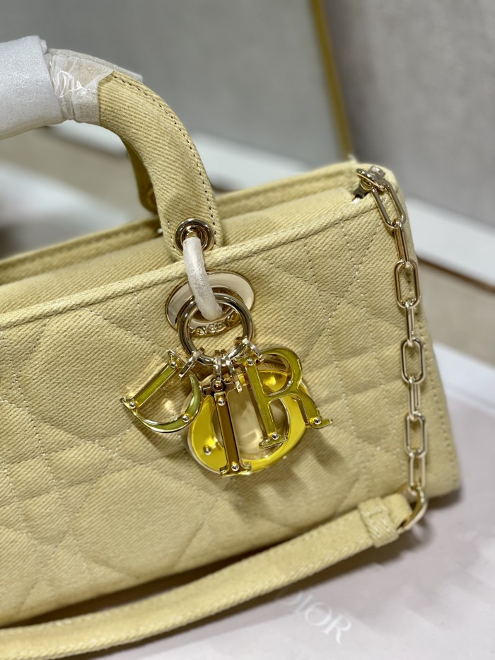 Handbag   Dior   0540  size  26*6*14 cm