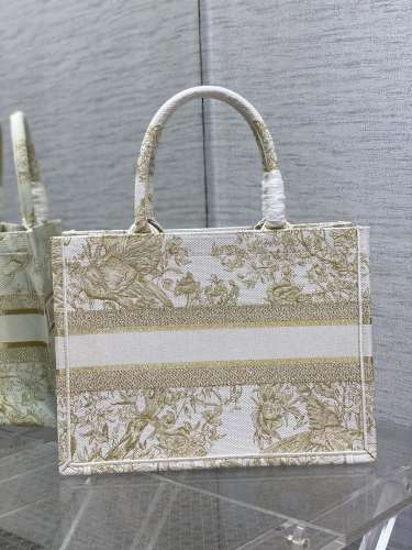 Handbag   Dior   size 36*18*28 cm