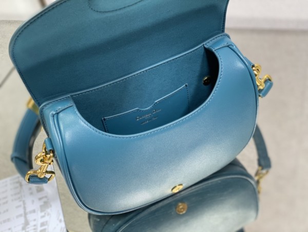 Handbag   Dior  size  22*17*6 cm