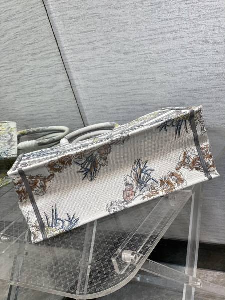 Handbag   Dior  size  42*18*35 cm