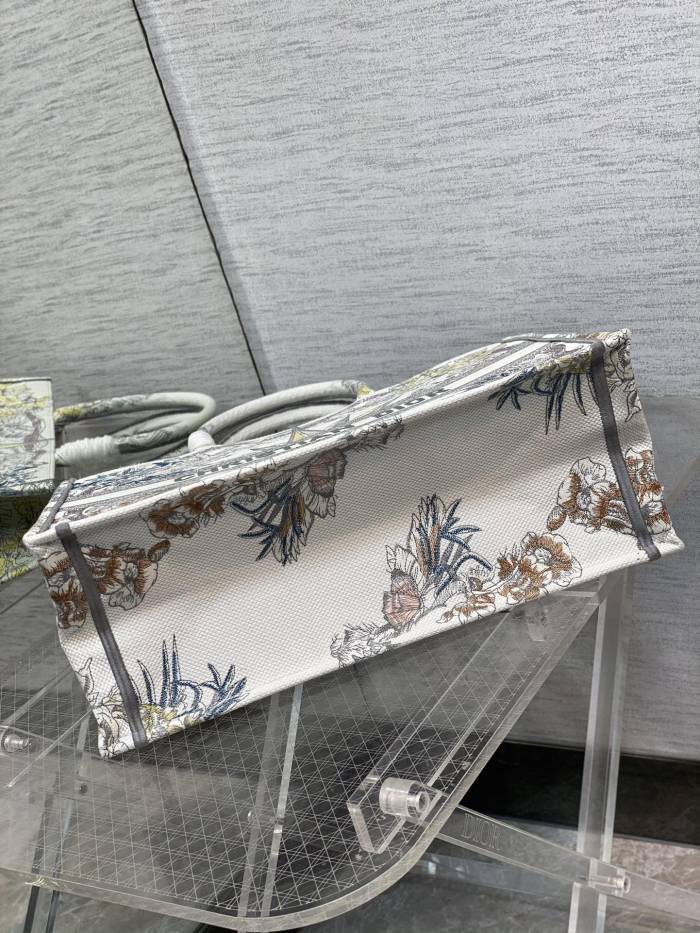 Handbag   Dior  size  42*18*35 cm