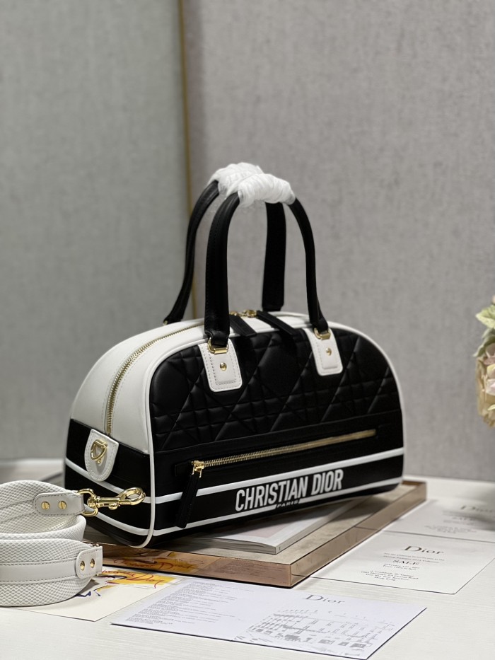  Handbag   Dior  6202  size  34×18×15 cm