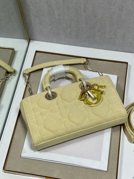 Handbag   Dior   0540  size  26*6*14 cm