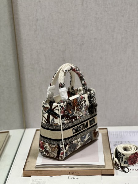 Handbag   Dior  9027  size  24*20*11 cm