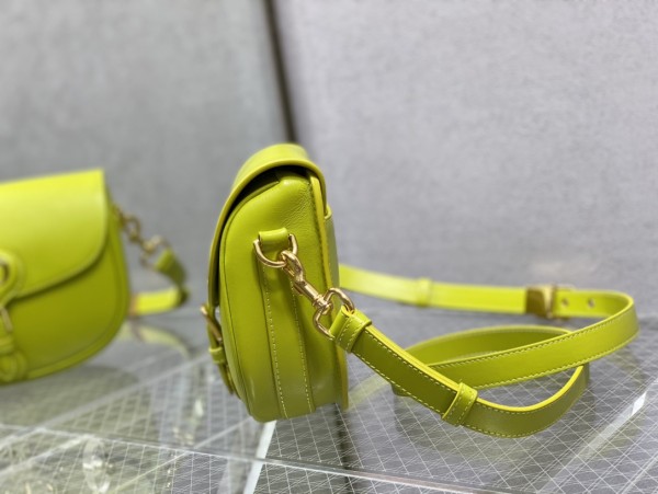 Handbag   Dior  size  22*17*6 cm