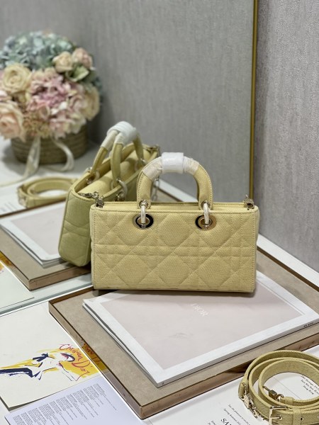 Handbag   Dior   0540  size  26*6*14 cm