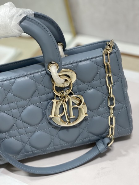 Handbag   Dior 0540  size  26*6*14 cm