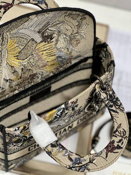 Handbag   Dior  9027  size  24*20*11  cm