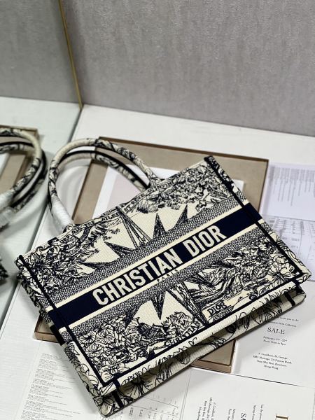 Handbag   Dior  8001 size  36×28  cm