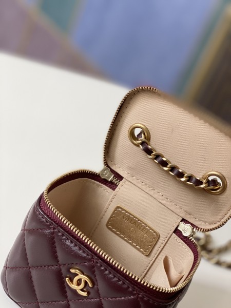 Handbag  Chanel 81136 size  10.5 8.5 7 cm