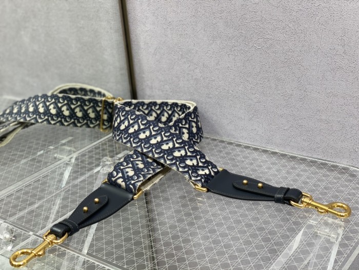 Handbag   Dior  size  27*18*19.5 cm