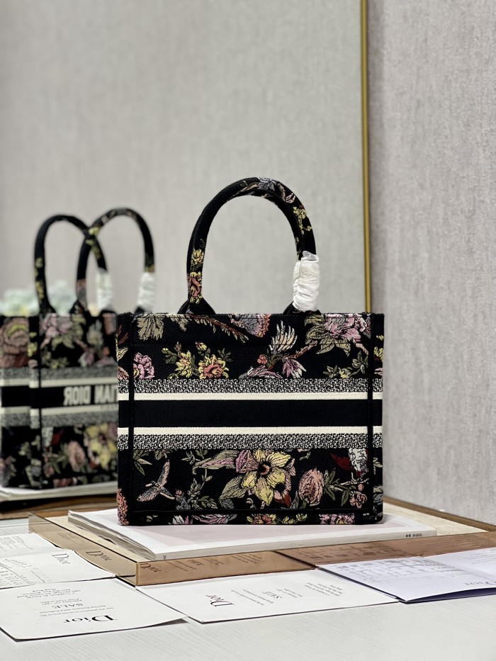 Handbag   Dior  1265  size  26.5×21×14 cm