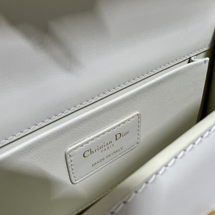 Handbag   Dior  size 9334  size 21.5×12×6 cm