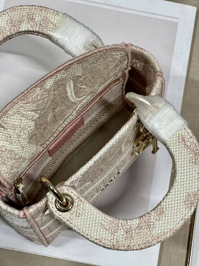 Handbag   Dior  9028  size  17×7.5×14 cm