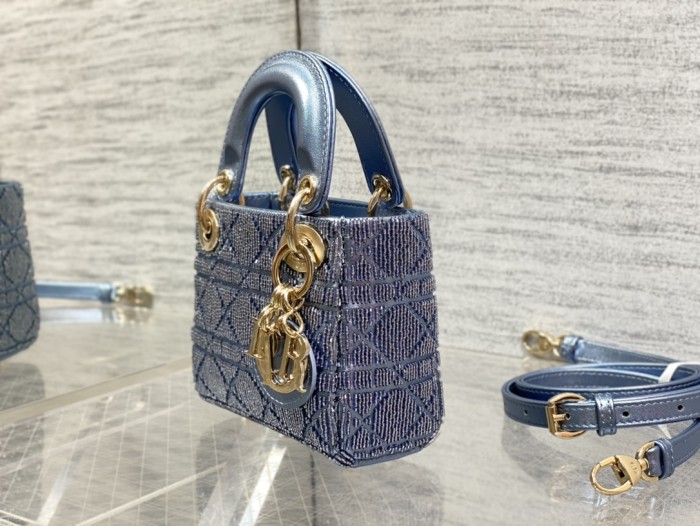 Handbag   Dior  size  12*10*5 cm