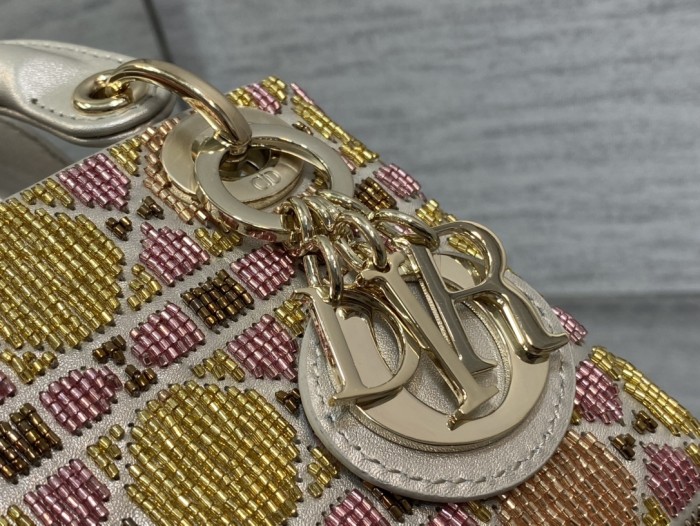 Handbag   Dior  size  12*10*5 cm